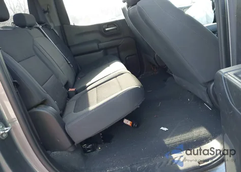 2021 Chevrolet Silverado 1500 4Wd Short Bed Custom z USA, uszkodzony, nr VIN 3GCPYBEK2MG328230